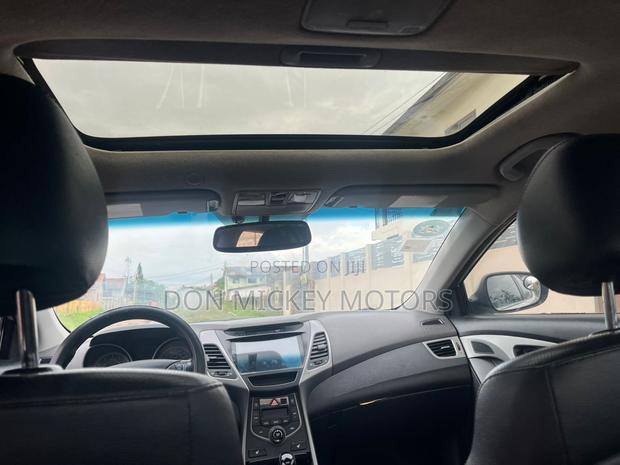 Hyundai Elantra Limited 4dr Sedan (1.8L 4cyl 6A) 2015 Silver