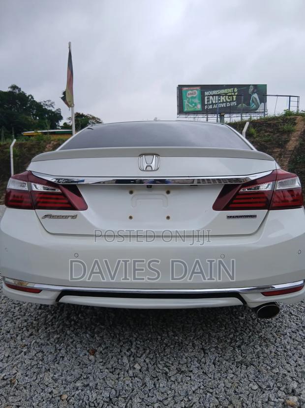 Honda Accord Touring 4dr Sedan FWD (3.5L 6cyl 6A) 2016 White