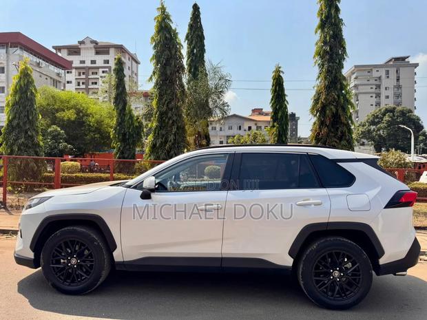 Toyota RAV4 2020 White