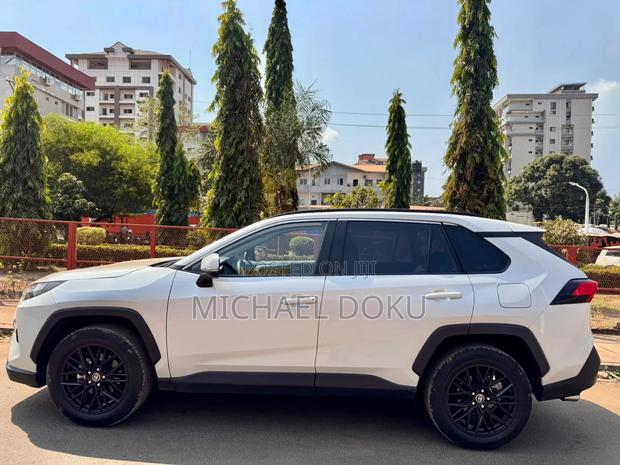 Toyota RAV4 2020 White