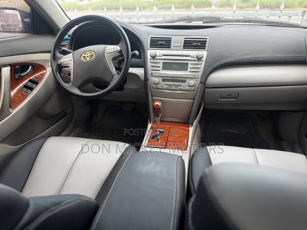 Toyota Camry XLE 4dr Sedan (2.5L 4cyl 6AM) 2010 Black