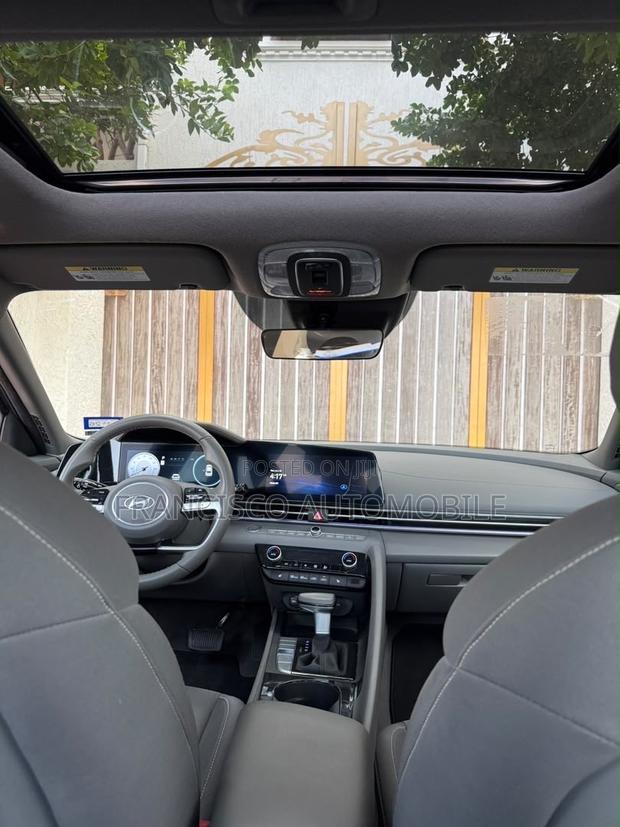 Hyundai Elantra SEL Convenience IVT 2025 Black