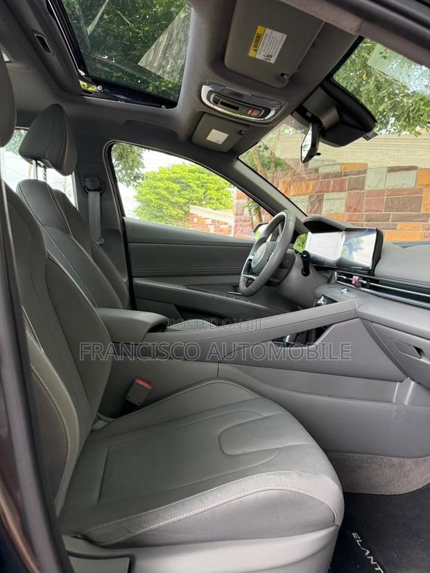 Hyundai Elantra SEL Convenience IVT 2025 Black