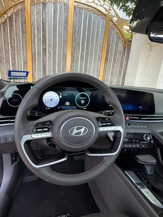 Hyundai Elantra SEL Convenience IVT 2025 Black