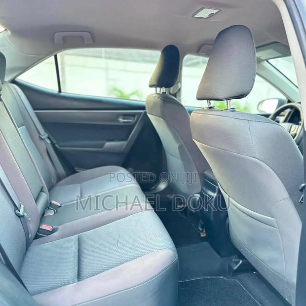 Toyota Corolla 2018 Silver