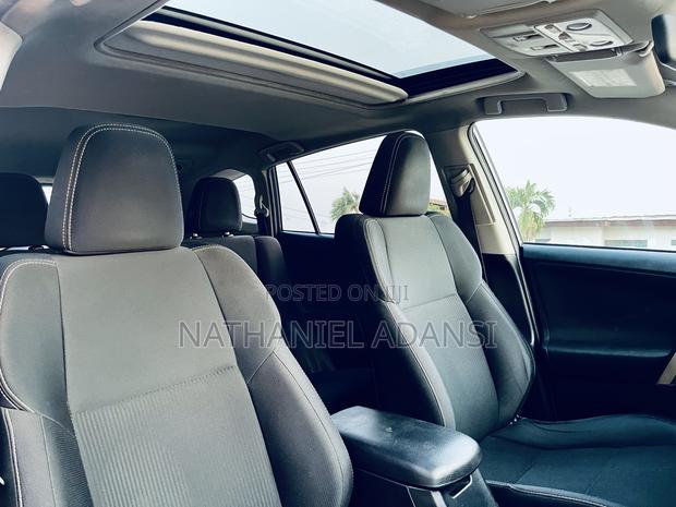 Toyota RAV4 XLE 4dr SUV AWD (2.5L 4cyl 6A) 2015 Gray
