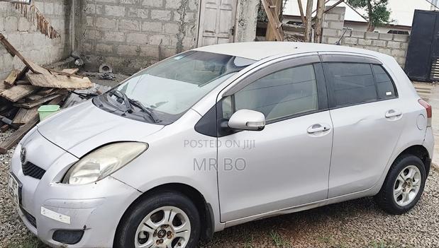 Toyota Vitz 2007 Silver