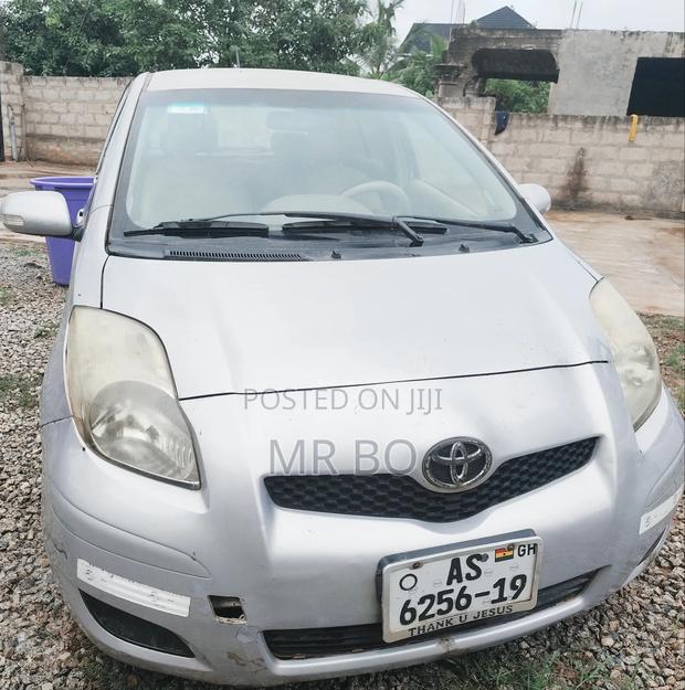 Toyota Vitz 2007 Silver