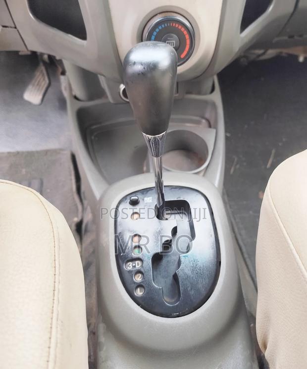 Toyota Vitz 2007 Silver