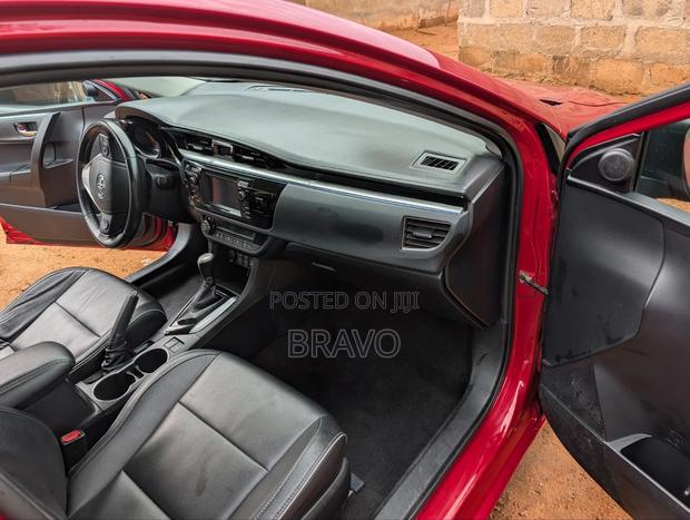 Toyota Corolla S w/Special Edition Pkg (1.8L 4cyl CVT) 2016 Red
