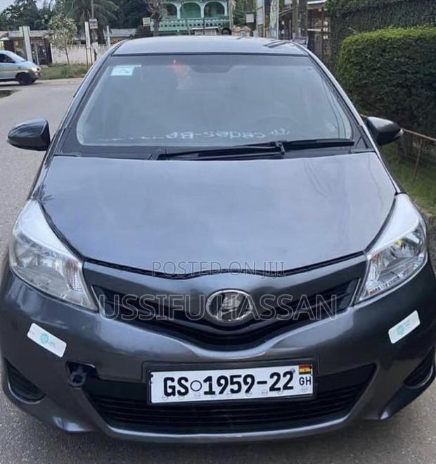 Toyota Vitz 1.3 AWD 3dr 2010 Gray