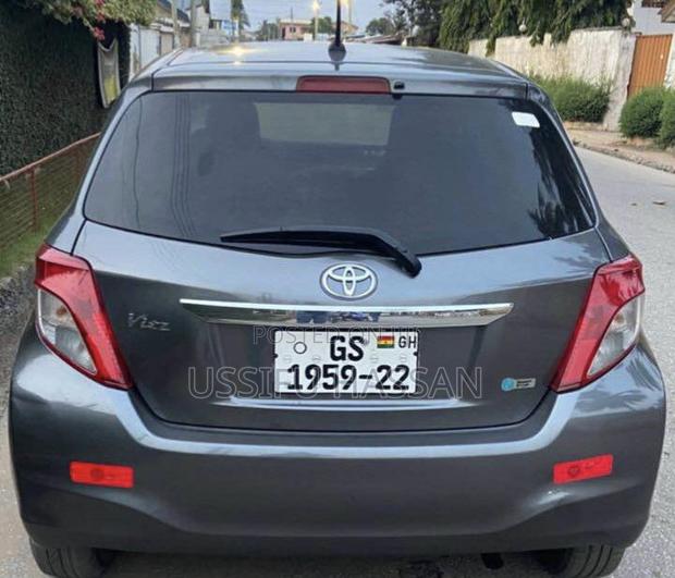 Toyota Vitz 1.3 AWD 3dr 2010 Gray