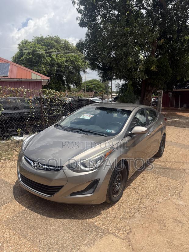 Hyundai Elantra SE Sedan FWD (1.8L 4cyl 6A) 2016 Brown