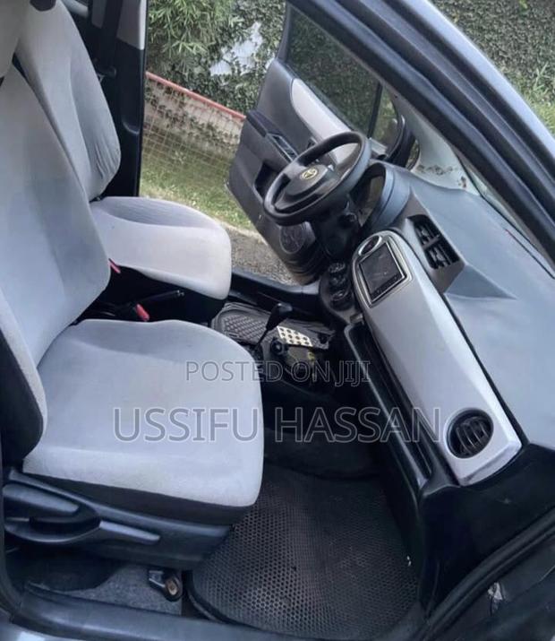 Toyota Vitz 1.3 AWD 3dr 2010 Gray