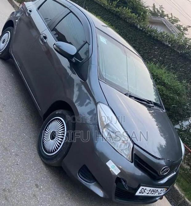 Toyota Vitz 1.3 AWD 3dr 2010 Gray