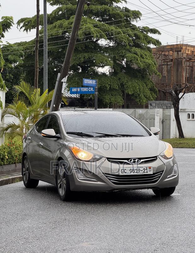 Hyundai Elantra Limited 4dr Sedan (1.8L 4cyl 6A) 2015 Gold