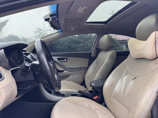 Hyundai Elantra Limited 4dr Sedan (1.8L 4cyl 6A) 2015 Gold