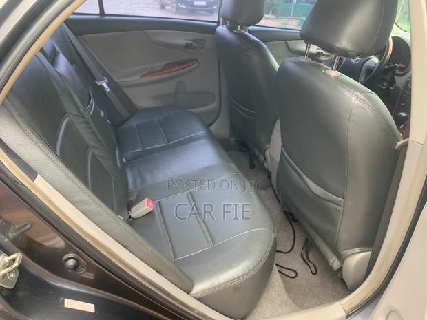 Toyota Corolla LE 4dr Sedan (1.8L 4cyl 4A) 2010 Gray