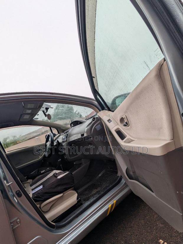 Toyota Vitz 1.3 FWD 5dr 2010 Gray