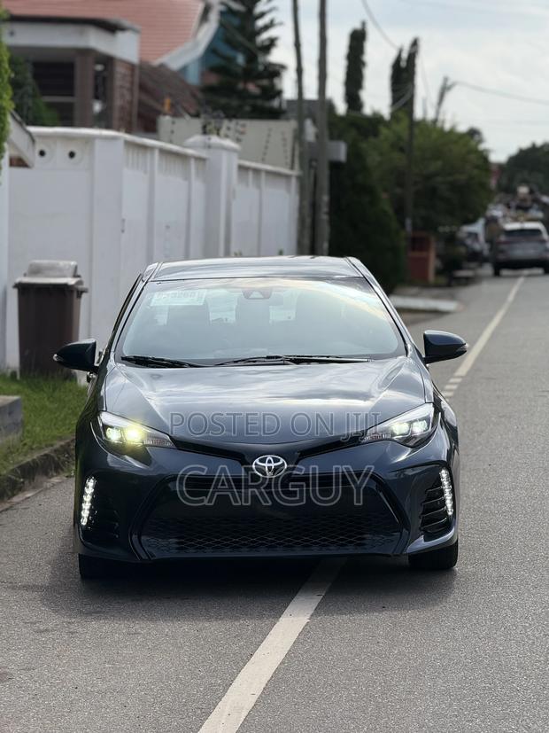 Toyota Corolla SE 4dr Sedan (1.8L 4cyl CVT) 2017 Gray