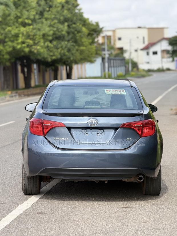 Toyota Corolla SE 4dr Sedan (1.8L 4cyl CVT) 2017 Gray
