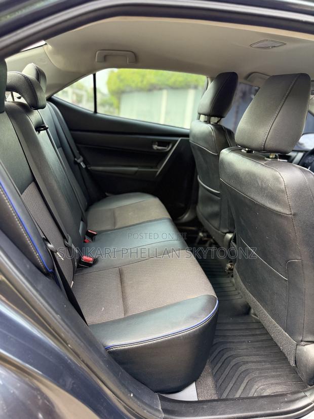 Toyota Corolla SE 4dr Sedan (1.8L 4cyl CVT) 2017 Gray