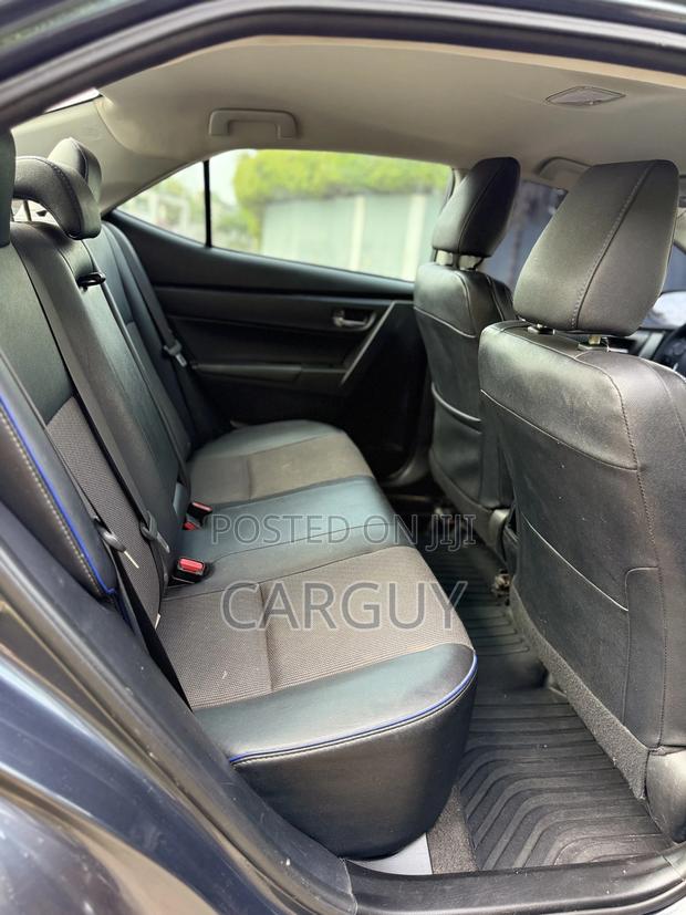 Toyota Corolla SE 4dr Sedan (1.8L 4cyl CVT) 2017 Gray