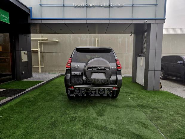 Toyota Land Cruiser Prado 4.0 2022 Gray