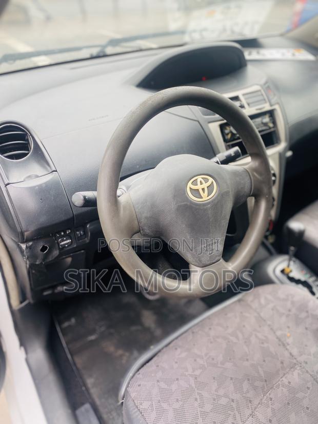Toyota Vitz 2010 White