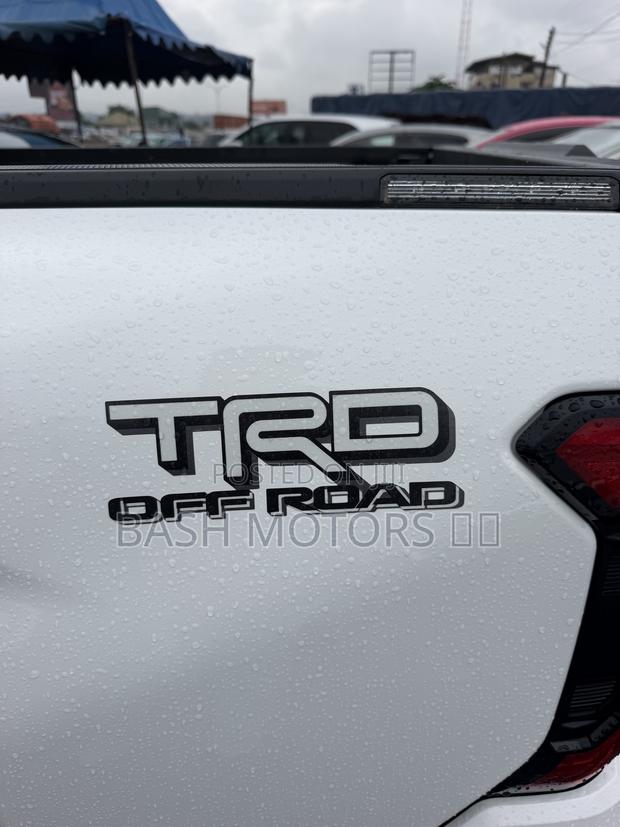 Toyota Tacoma 2024 White