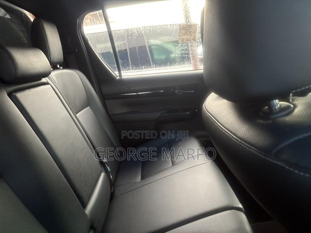 Toyota Hilux 2020 Orange