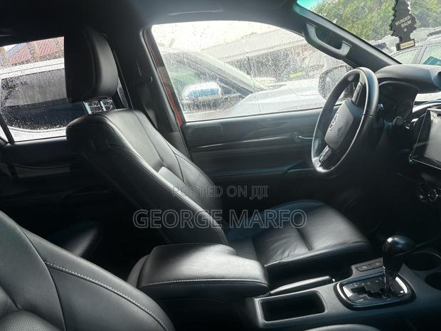 Toyota Hilux 2020 Orange