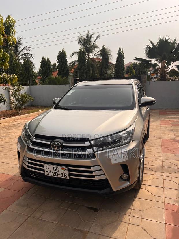 Toyota Highlander LE 4dr SUV (2.7L 4cyl 6A) 2015 Beige