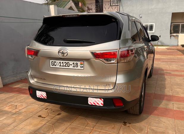Toyota Highlander LE 4dr SUV (2.7L 4cyl 6A) 2015 Beige