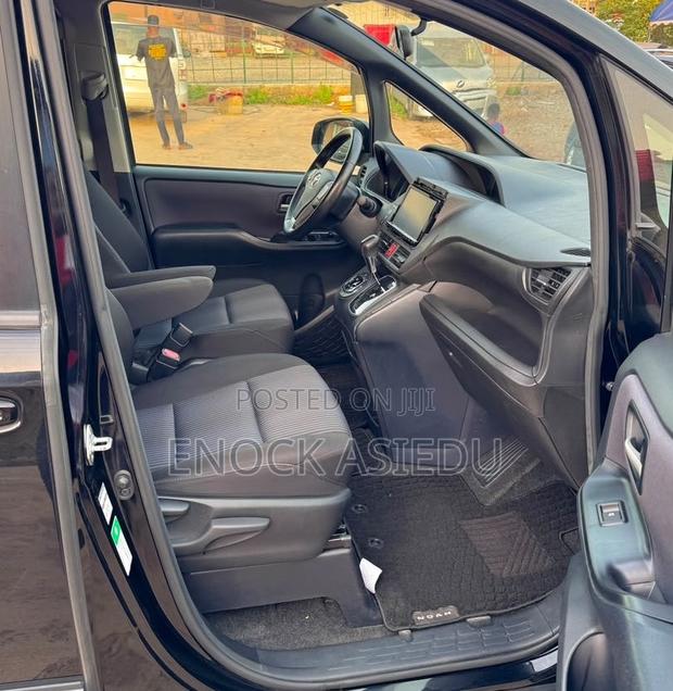 Toyota Noah 2.0 AWD (8 Seater) 2015 Black