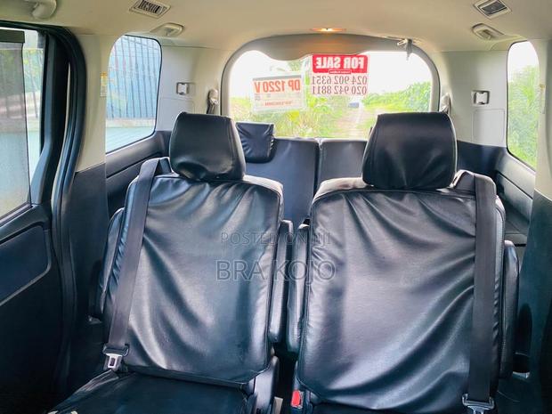 Toyota Voxy X 4WD 7-Seater 2015 Pearl