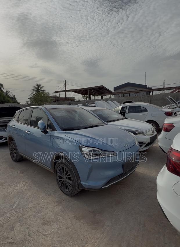 Hozon Neta V 2022 Blue