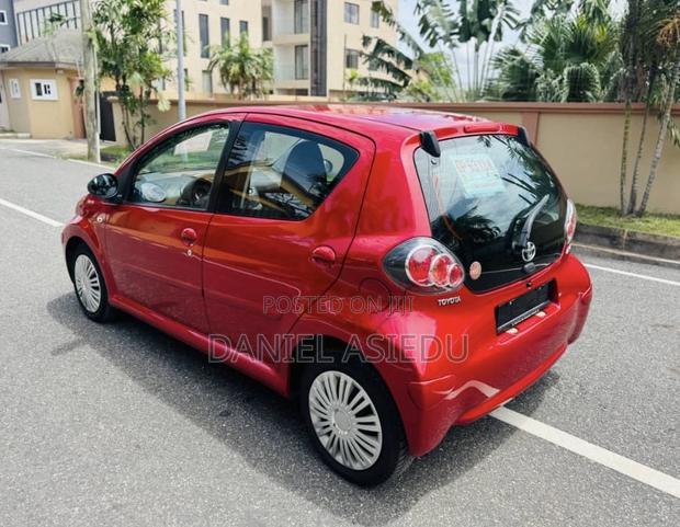 Toyota Aygo 1.0 5-Door 2010 Red