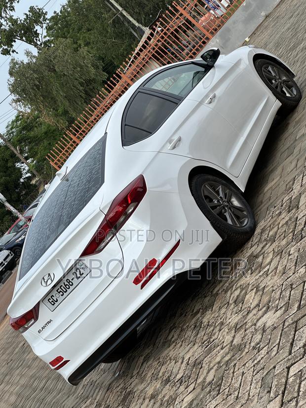 Hyundai Elantra 2018 White