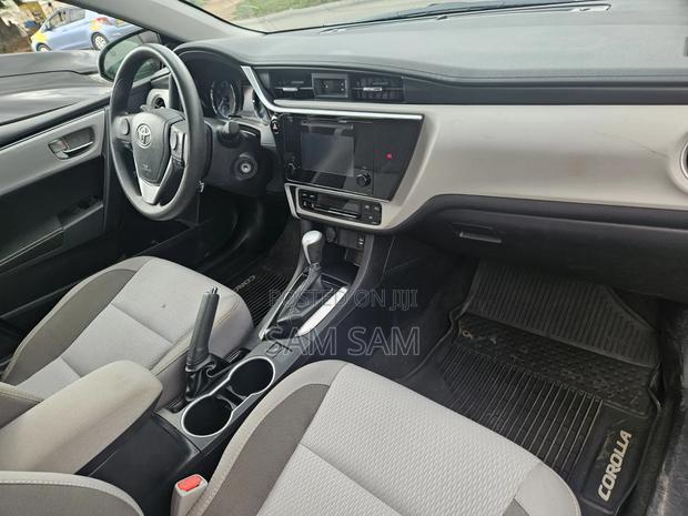 Toyota Corolla 2018 Silver