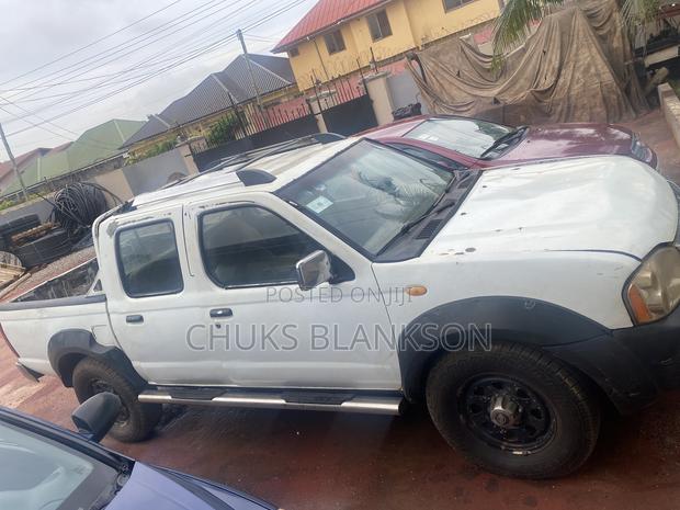 Nissan Hardbody 2010 White