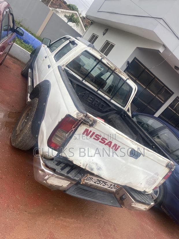 Nissan Hardbody 2010 White