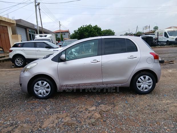 Toyota Vitz 1.3 FWD 5dr 2010 Silver