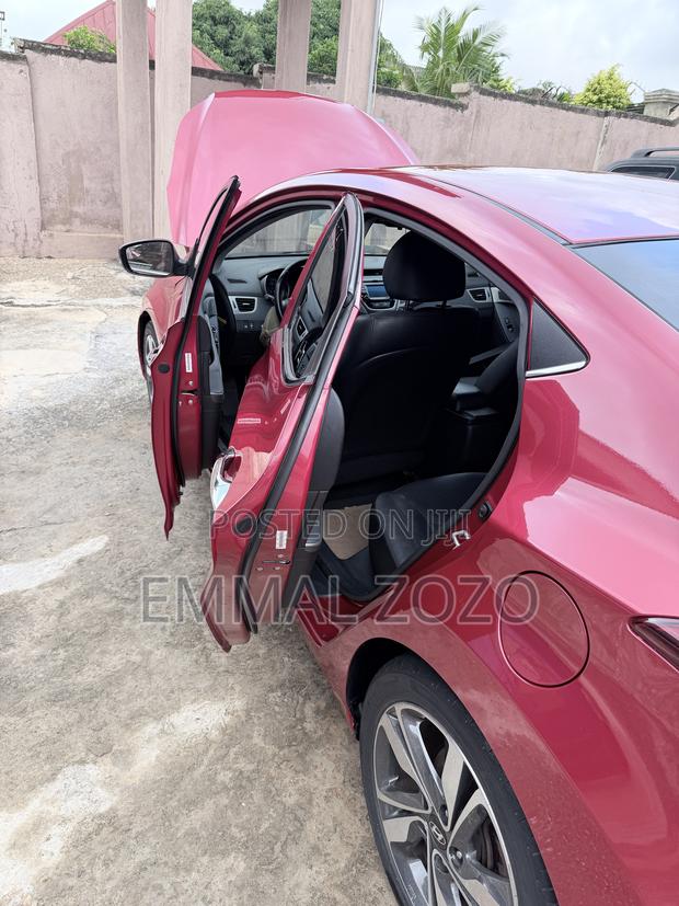 Hyundai Elantra Limited 4dr Sedan (1.8L 4cyl 6A) 2015 Red