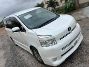 Toyota Voxy 2010 White for sale