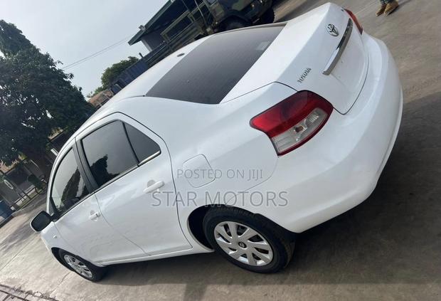 Toyota Yaris 2011 White