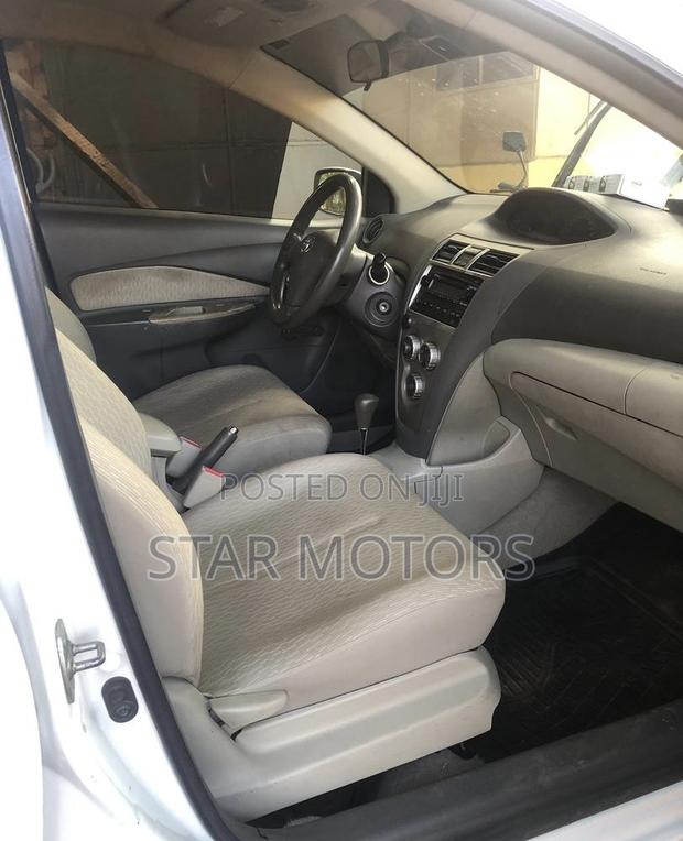 Toyota Yaris 2011 White