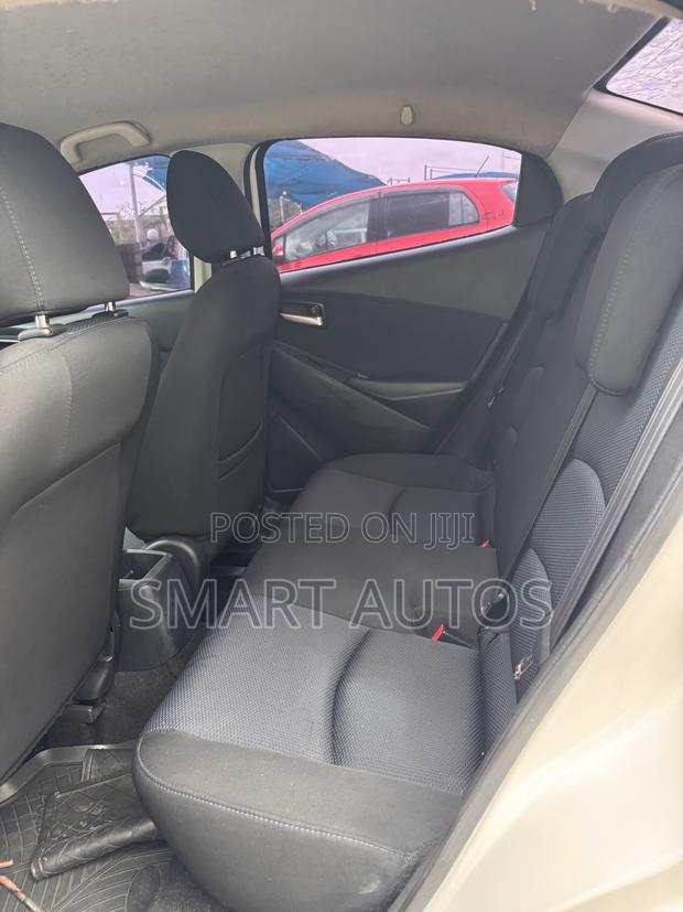 Toyota Yaris LE Sedan 4dr 2019 White