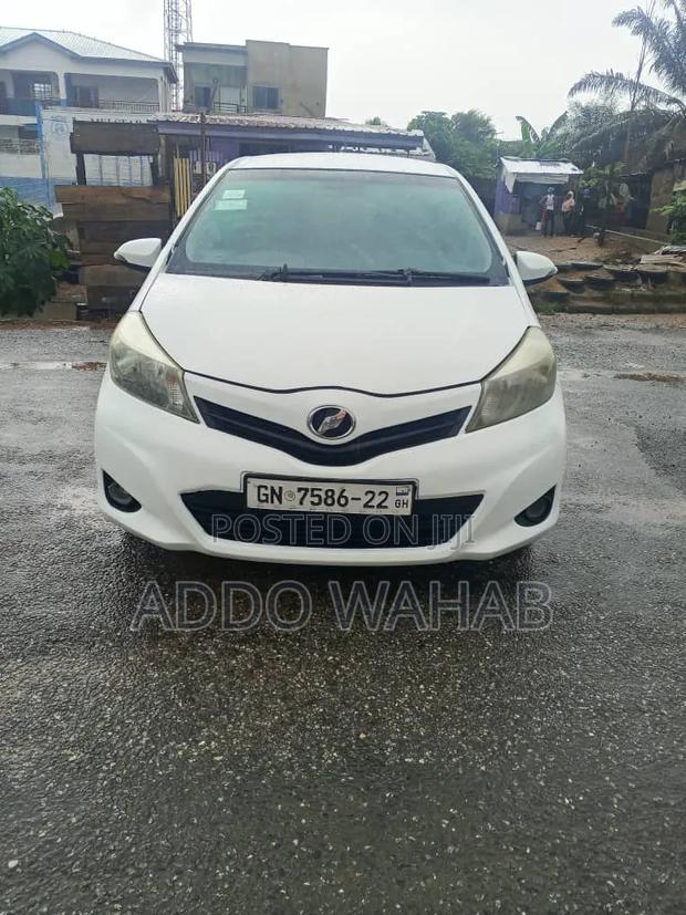 Toyota Vitz 1.3 AWD 5dr 2010 White