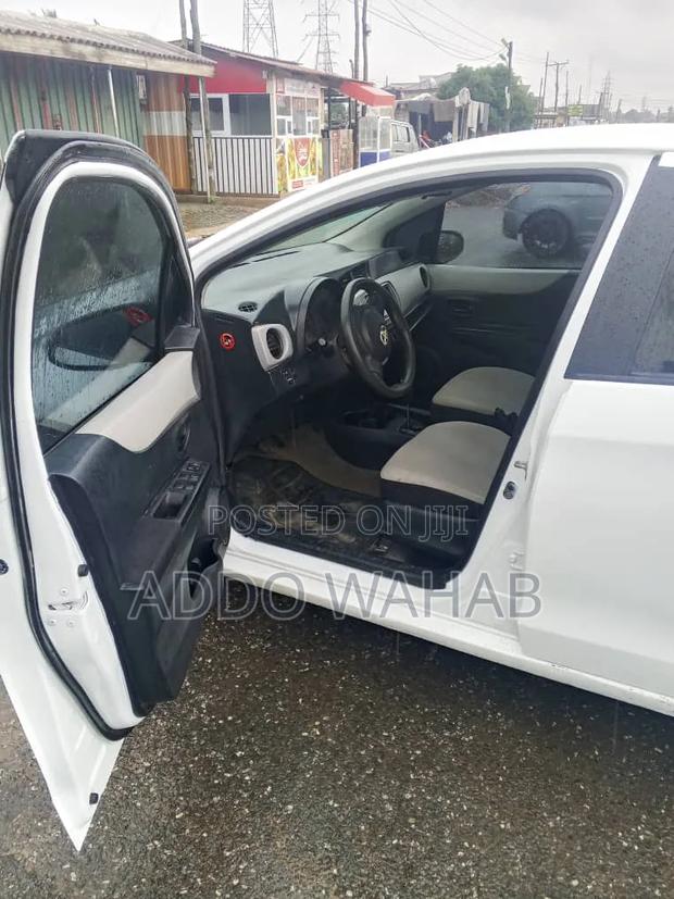 Toyota Vitz 1.3 AWD 5dr 2010 White